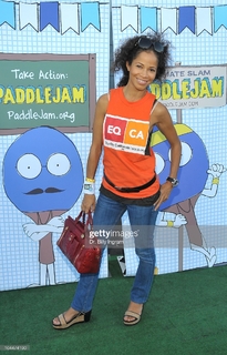 Sherri Saum feet photo 17
