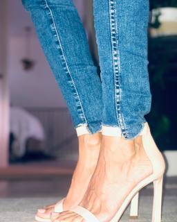 Sherri Saum feet photo 10