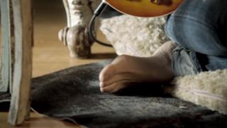 Sheryl Crow feet photo thumbnail