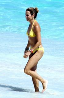 Sheryl Crow feet photo thumbnail