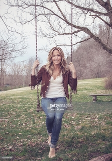 Sheryl Crow feet photo thumbnail