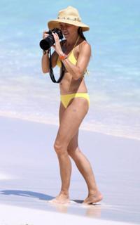 Sheryl Crow feet photo thumbnail