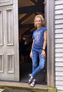 Sheryl Crow feet photo thumbnail