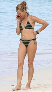 Sheryl Crow feet photo thumbnail
