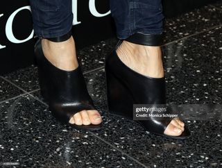 Sheryl Crow feet photo 3