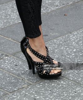 Sheryl Crow feet photo 1