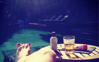 Sheryl Crow feet photo thumbnail