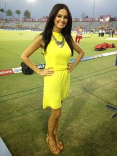 Shibani Dandekar feet photo 1