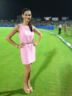 Shibani Dandekar feet photo 3