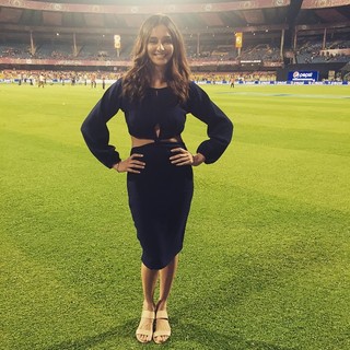 Shibani Dandekar feet photo 17