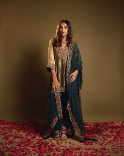 Shibani Dandekar feet photo 4