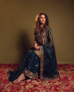 Shibani Dandekar feet photo 3