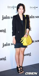 Shin-Hye Park feet photo thumbnail