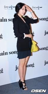 Shin-Hye Park feet photo thumbnail