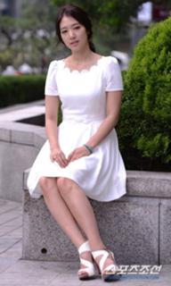 Shin-Hye Park feet photo thumbnail