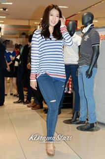 Shin-Hye Park feet photo thumbnail