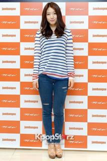 Shin-Hye Park feet photo thumbnail