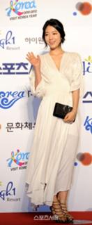 Shin-Hye Park feet photo thumbnail