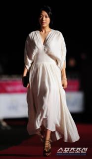 Shin-Hye Park feet photo thumbnail