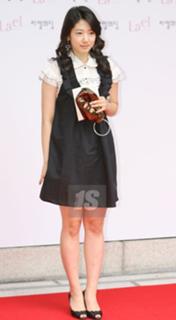 Shin-Hye Park feet photo thumbnail