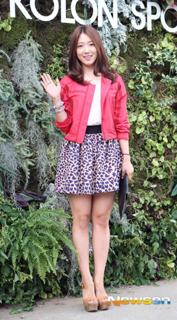 Shin-Hye Park feet photo thumbnail