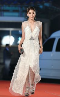 Shin-Hye Park feet photo thumbnail