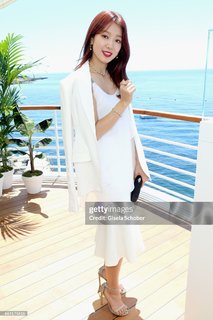 Shin-Hye Park feet photo thumbnail