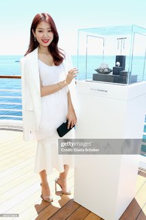 Shin-Hye Park feet photo thumbnail