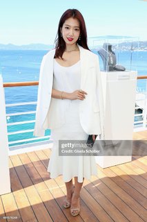 Shin-Hye Park feet photo thumbnail