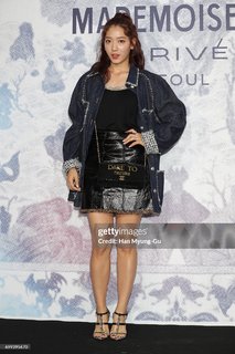 Shin-Hye Park feet photo thumbnail