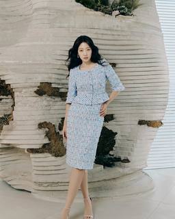 Shin-Hye Park feet photo thumbnail