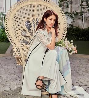 Shin-Hye Park feet photo thumbnail