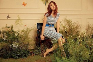 Shin-Hye Park feet photo thumbnail