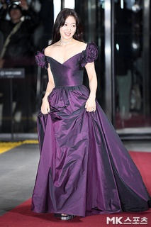 Shin-Hye Park feet photo thumbnail