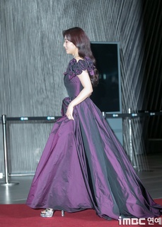 Shin-Hye Park feet photo thumbnail