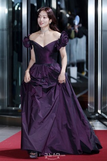 Shin-Hye Park feet photo thumbnail