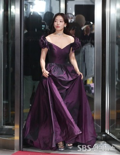 Shin-Hye Park feet photo thumbnail