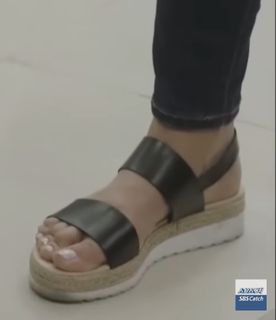 Shin-Hye Park feet photo 2