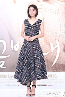 Shin Hye-sun feet photo 3