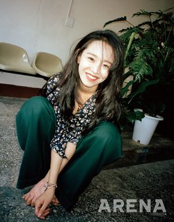 Shin Hye-sun feet photo 18