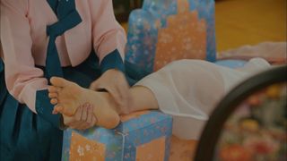 Shin Hye-sun feet photo 4