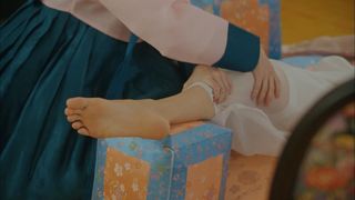 Shin Hye-sun feet photo 3
