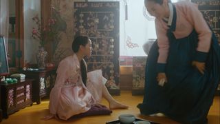 Shin Hye-sun feet photo 14