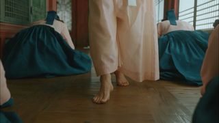 Shin Hye-sun feet photo 10