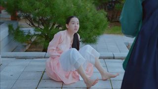Shin Hye-sun feet photo 9