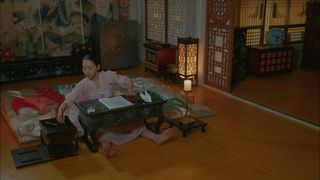 Shin Hye-sun feet photo 2