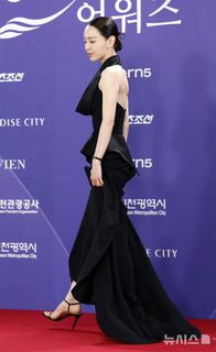 Shin Hye-sun feet photo 1