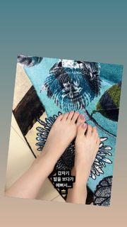 Shin Jae-eun feet photo thumbnail