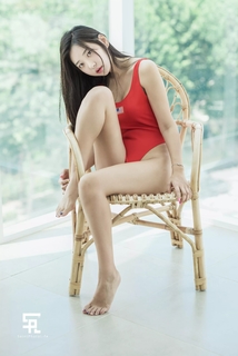 Shin Jae-eun feet photo thumbnail