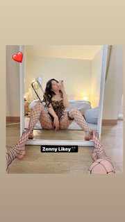 Shin Jae-eun feet photo thumbnail